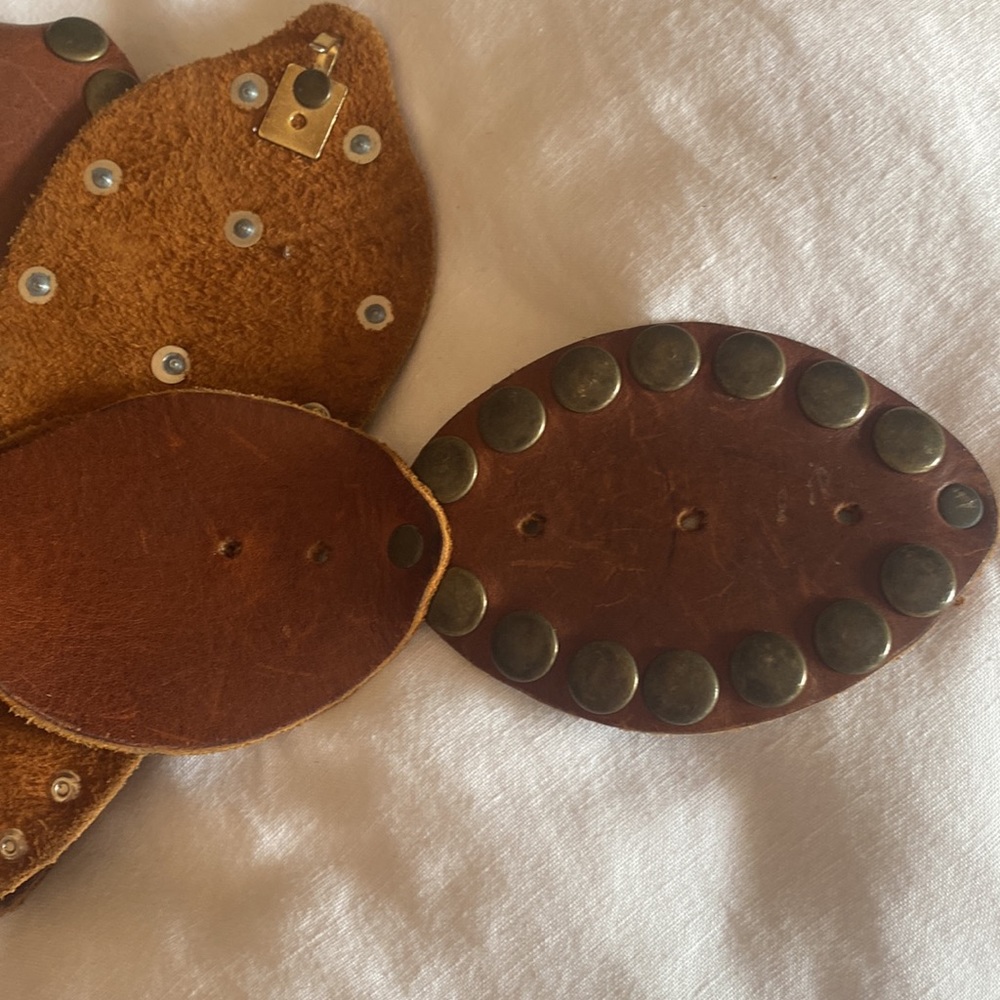 Gorgeous leather studded belt- vintage - Picture 9 of 9